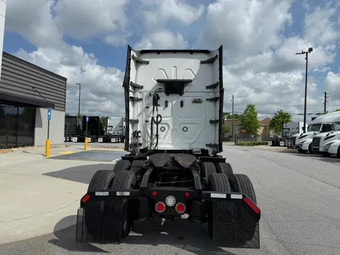 2020 Freightliner Cascadia 126
