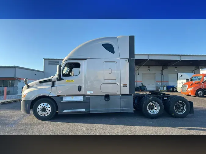 2020 Freightliner Cascadia 126