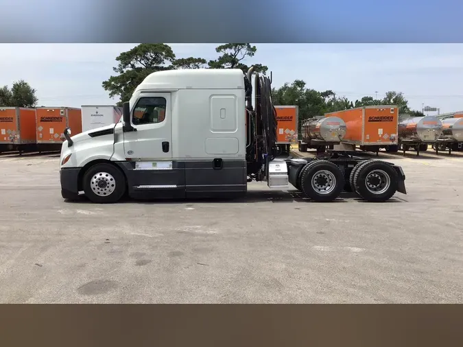 2022 Freightliner Cascadia 126