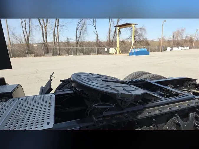 2021 INTERNATIONAL LT