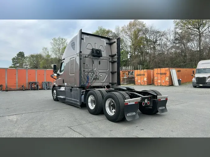2022 Freightliner Cascadia 126