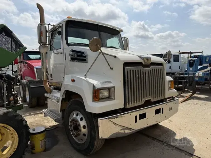 2017 WESTERN STAR 4700