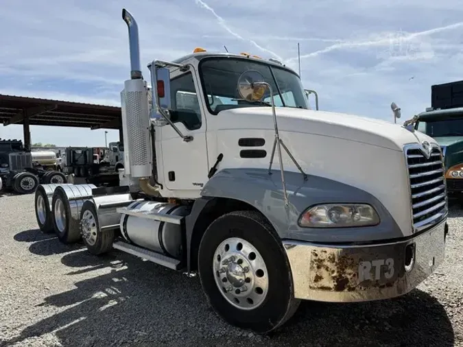 2005 MACK VISION CXN613
