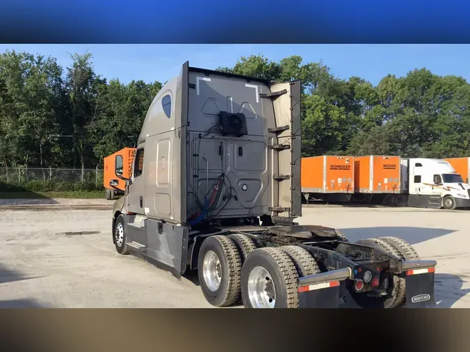 2021 Freightliner Cascadia 126