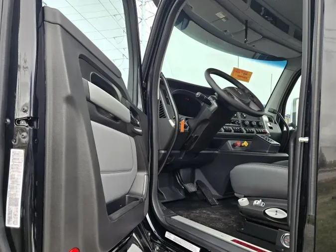 2026 Kenworth T880acb132b4f251fae2fd8136e399f6cc54