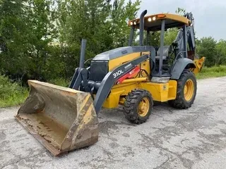 2017 John Deere 310L