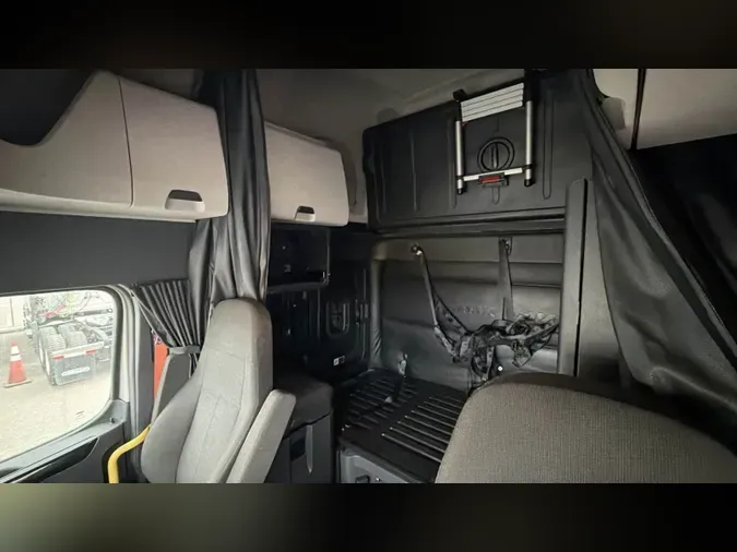 2025 Freightliner Cascadia 126