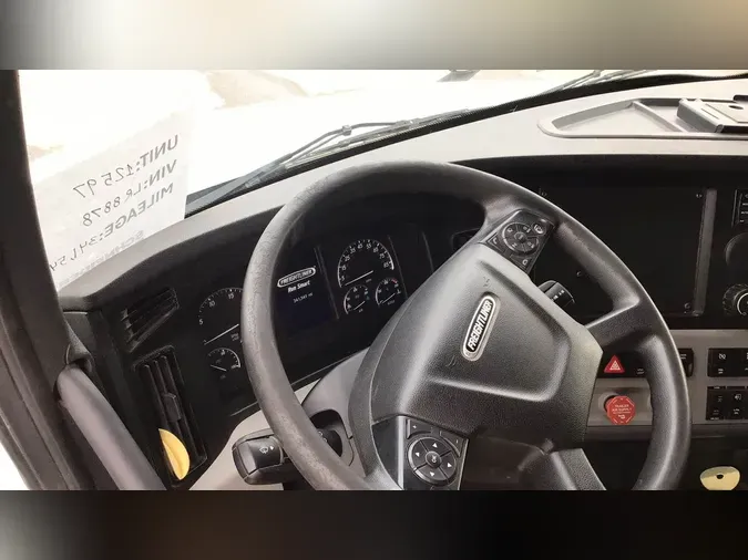 2020 Freightliner Cascadia 126