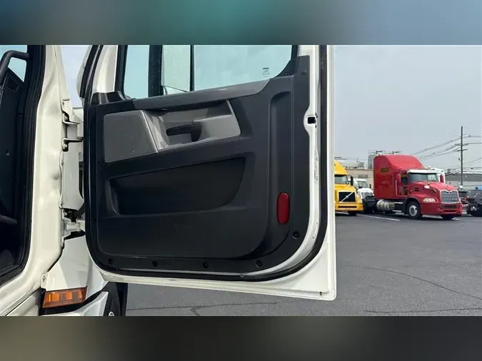 2020 FREIGHTLINER CA126