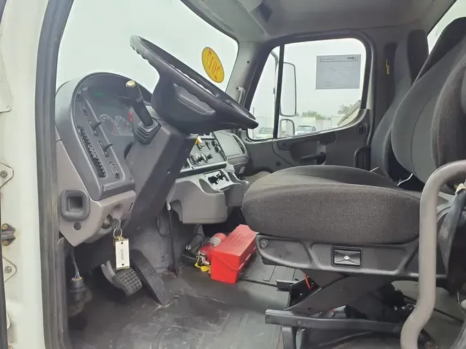 2017 FREIGHTLINER M2 106