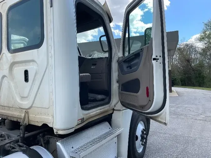 2018 Freightliner X12564ST