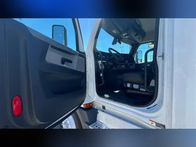 2019 FREIGHTLINER CA126