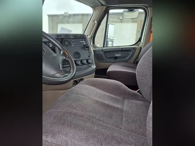 2019 FREIGHTLINER CASCADIA 113