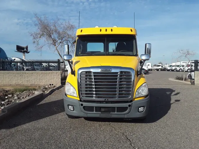 2017 FREIGHTLINER/MERCEDES CASCADIA 113