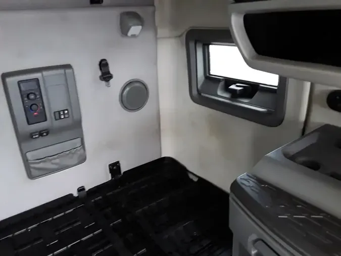 2020 VOLVO VNL64T-760
