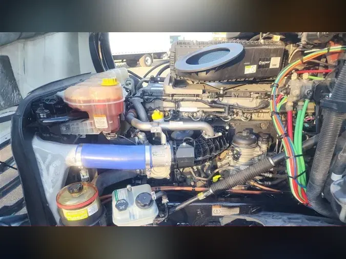 2021 FREIGHTLINER CA126