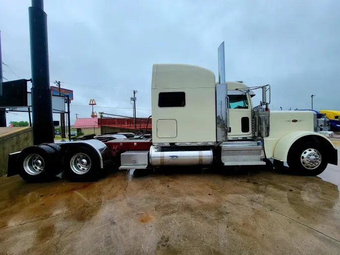 2023 Peterbilt 389