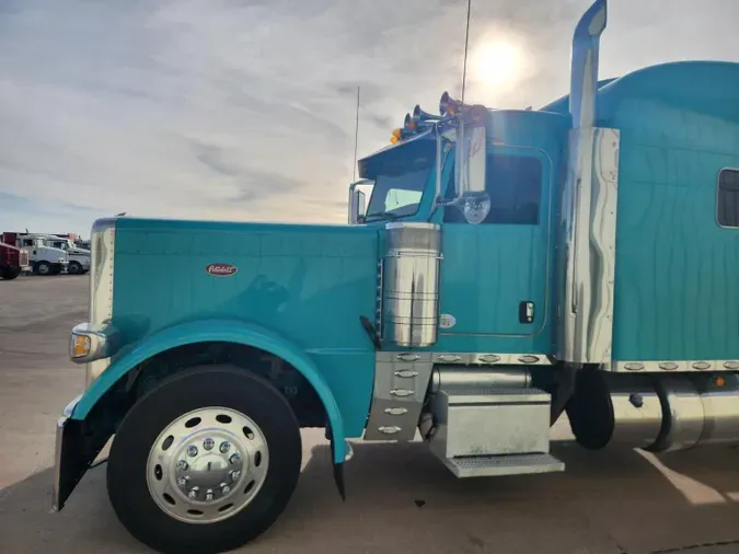 2022 Peterbilt 389