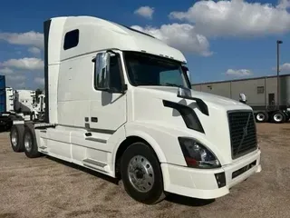 2015 VOLVO VNL670