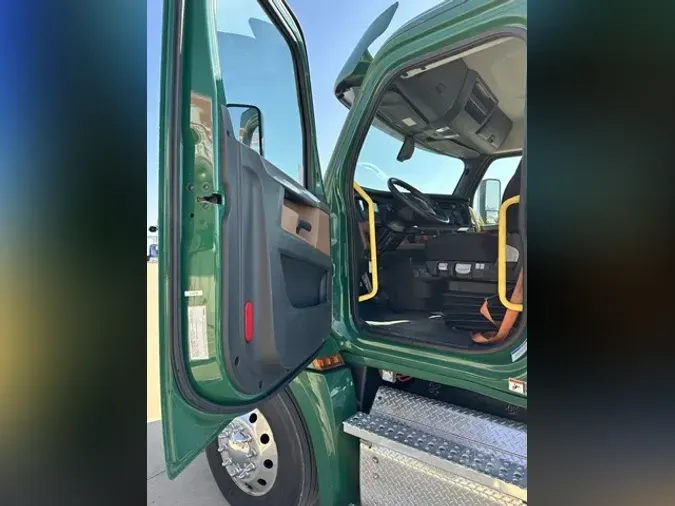 2019 FREIGHTLINER CASCADIA 126