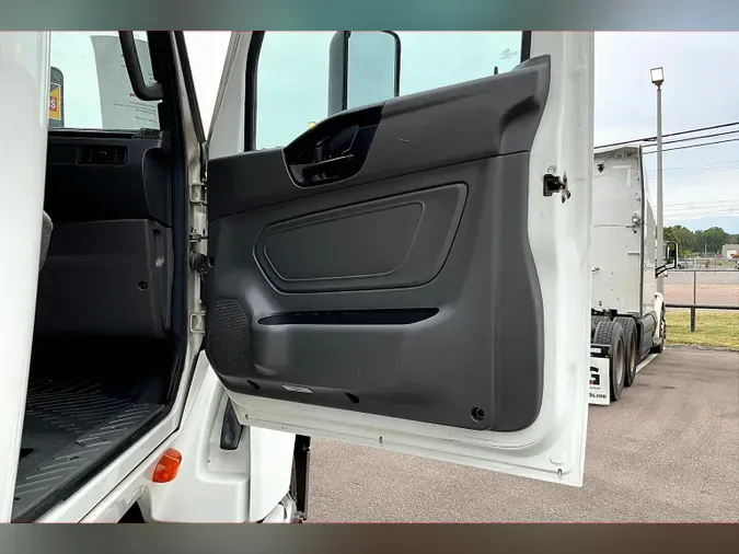 2022 INT LT625 6x4