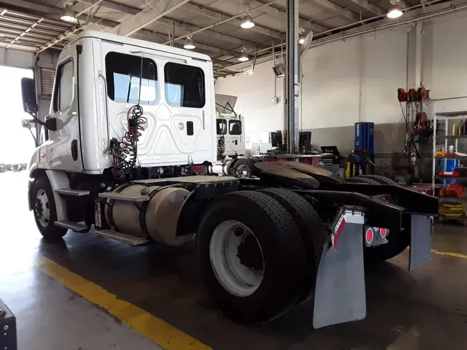 2016 FREIGHTLINER/MERCEDES CASCADIA 113