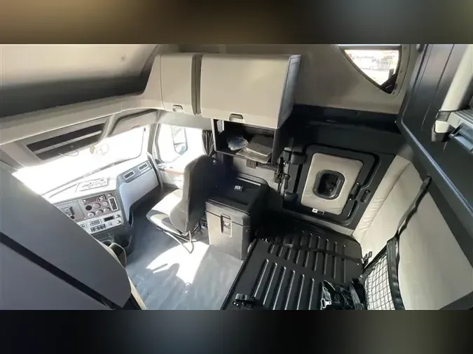 2020 FREIGHTLINER CA126