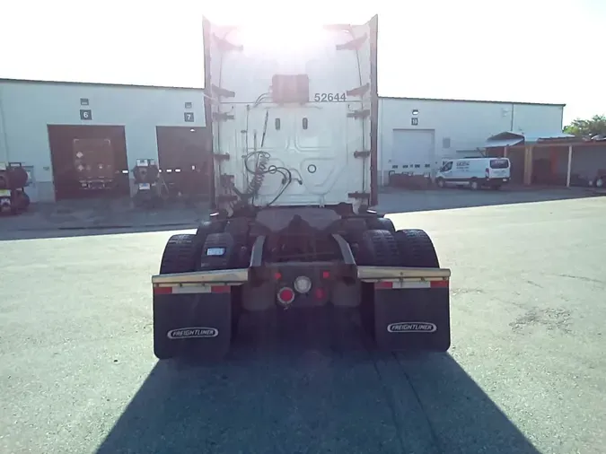 2022 Freightliner Cascadia 126