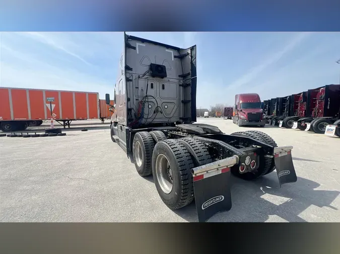 2022 Freightliner Cascadia 126