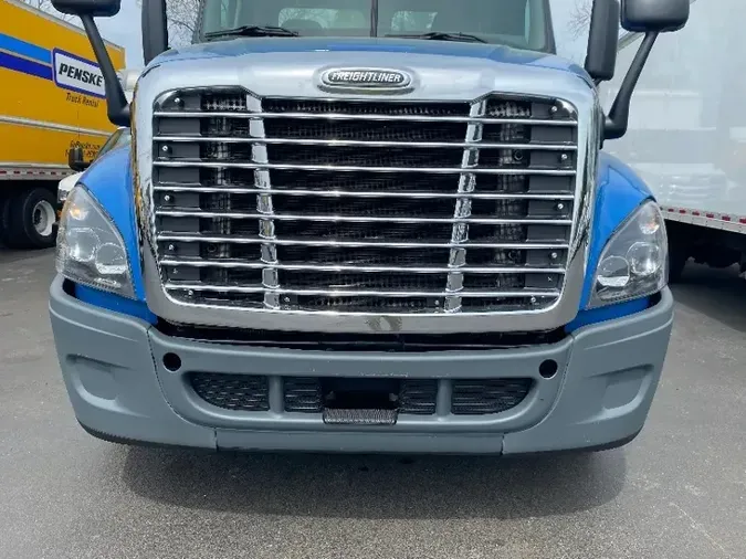 2018 Freightliner X12564ST