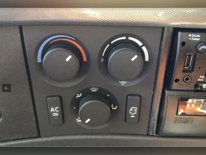 2024 VOLVO VNL64T760