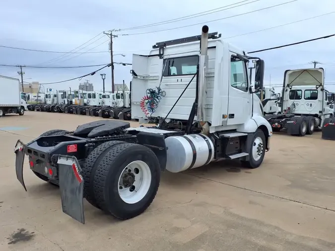 2019 VOLVO VNL42T 300