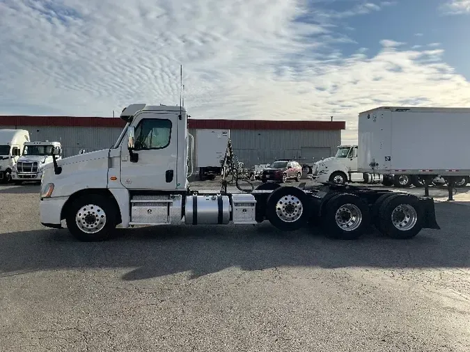 2018 Freightliner X12584ST