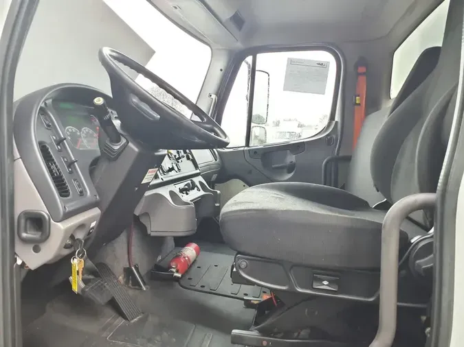 2018 FREIGHTLINER M2 106