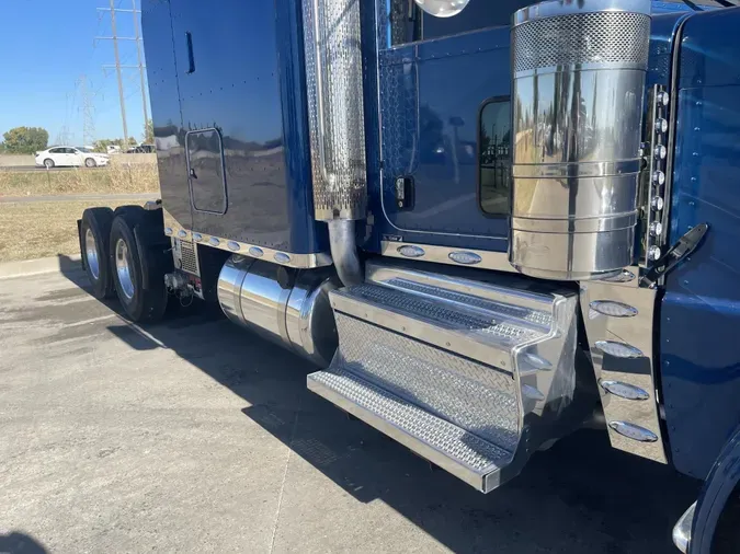 2024 Peterbilt 389