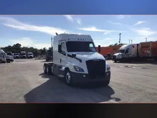 2020 Freightliner Cascadia 126