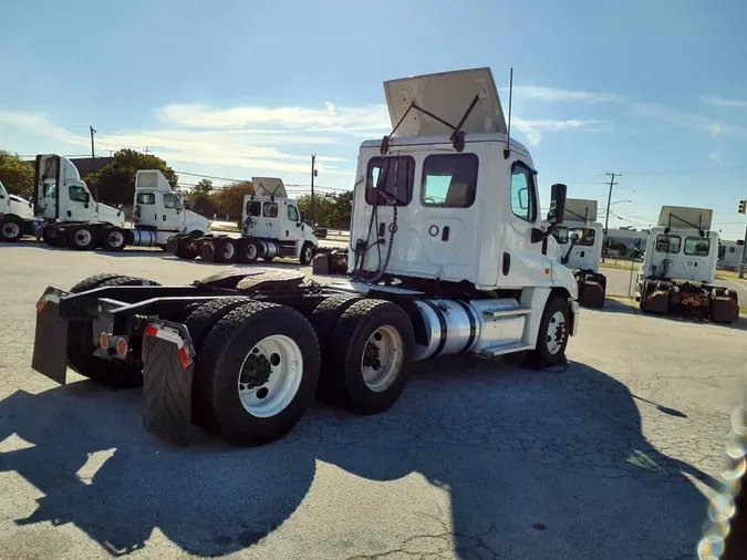 2019 FREIGHTLINER/MERCEDES CASCADIA 125