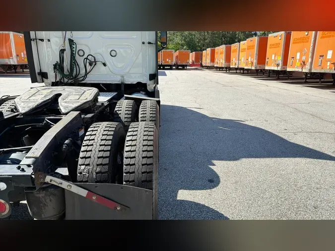 2021 Freightliner Cascadia 126