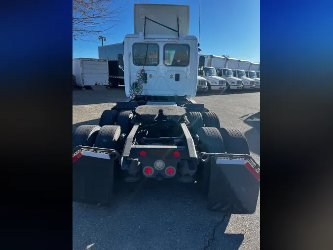 2015 FREIGHTLINER/MERCEDES CASCADIA 125