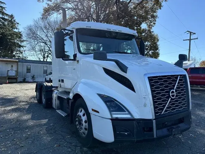 2019 VOLVO VNL300