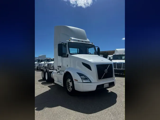 2018 VOLVO VNL64T-300