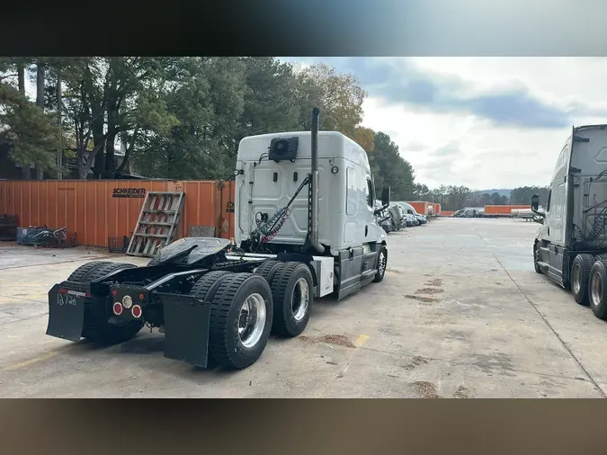 2021 Freightliner Cascadia 126acfe4d7b10c96f604e706d04083b42f3