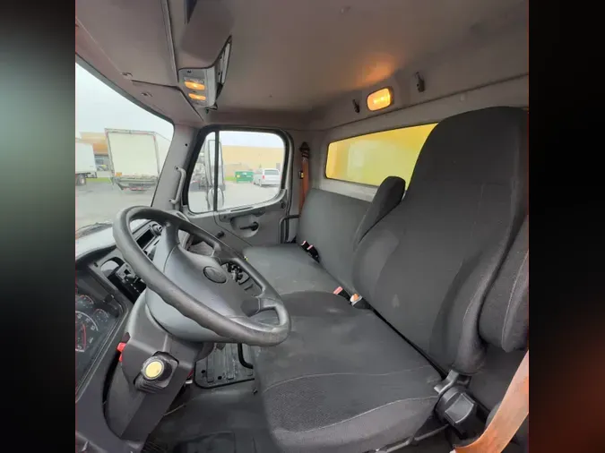 2018 FREIGHTLINER M2 106