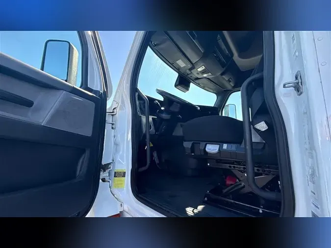 2021 FREIGHTLINER CA126