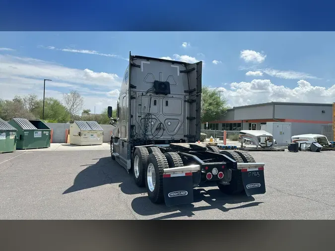 2021 Freightliner Cascadia 126