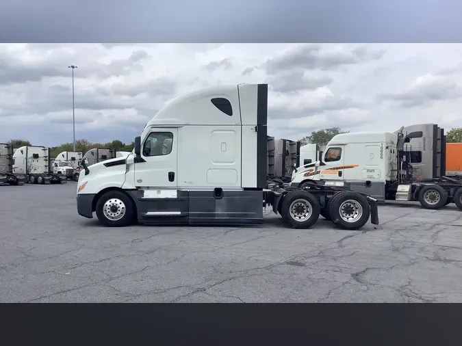 2022 Freightliner Cascadia 126
