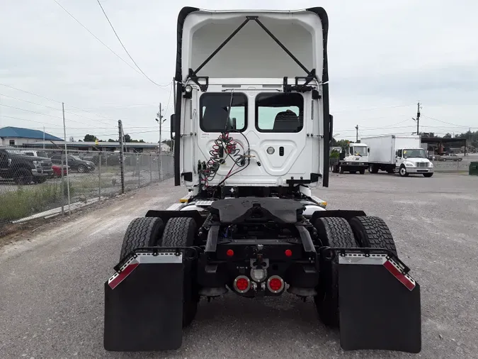 2018 FREIGHTLINER/MERCEDES CASCADIA 113