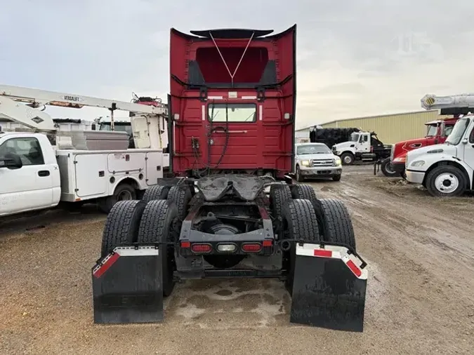 2022 VOLVO VNR64T300