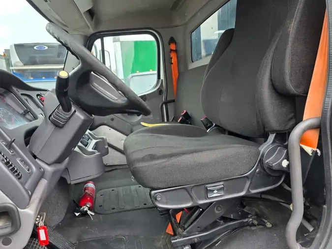 2016 FREIGHTLINER M2 106