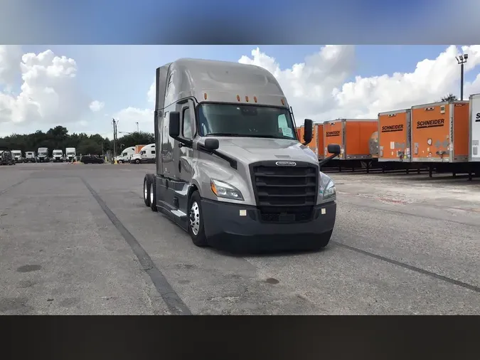 2022 Freightliner Cascadia 126ad061a6b038fafe1770f388b4eeab063